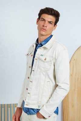 guess-jeans-ss21-man...