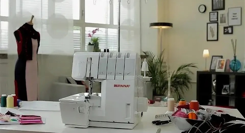   Bernina L 460